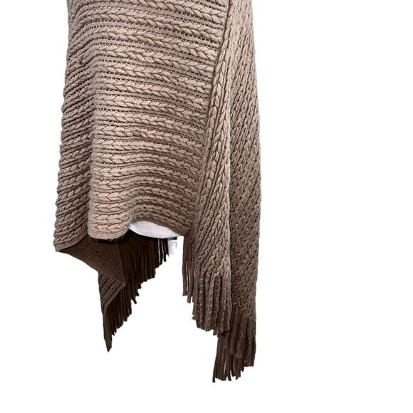 Taupe Tan Pullover Knit Sweater Poncho Fringed One Size Fits Most - Picture 4 of 8
